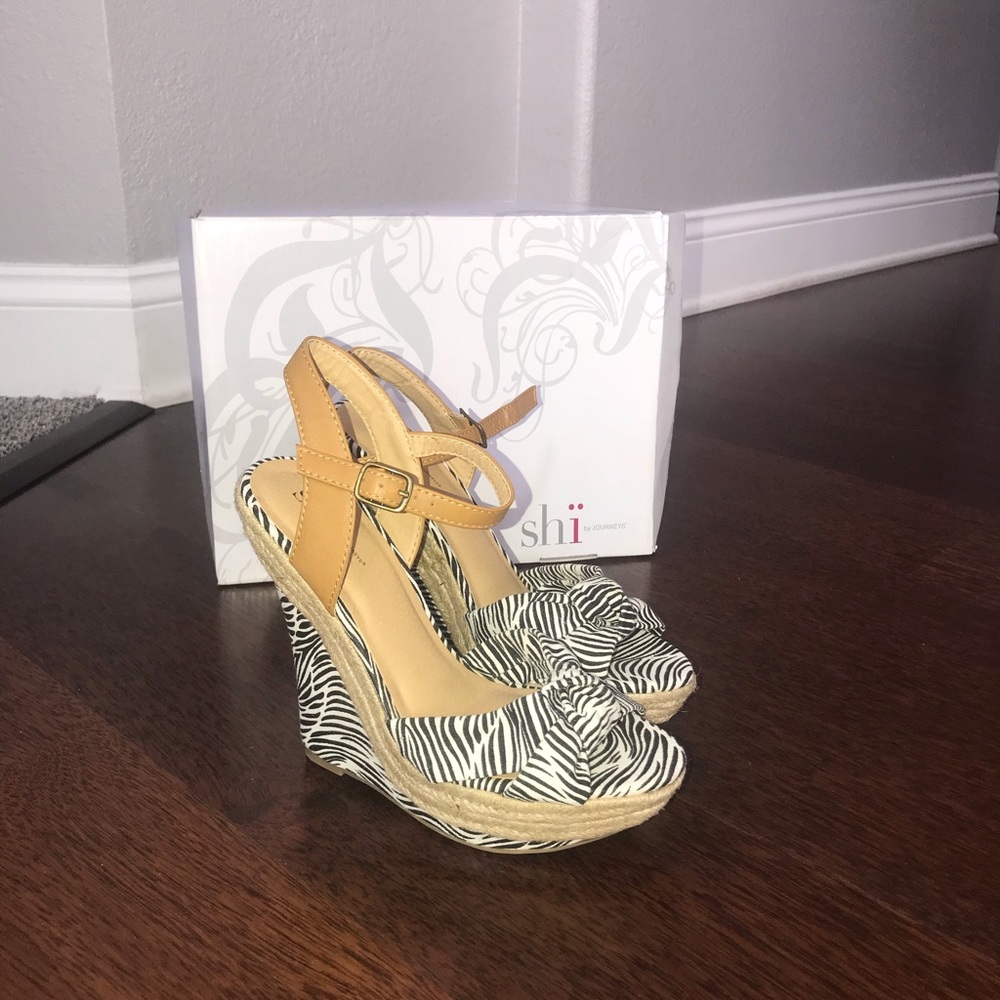 Zebra Wedges.. New in the box 🎁